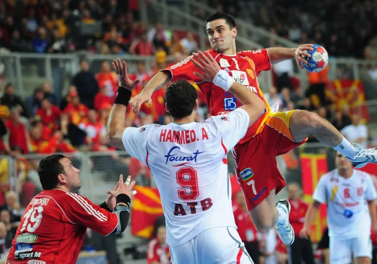 2009. - Kiril Lazarov je te godine na prvenstvu u Hrvatskoj prikazao napadačku ubojitost kakvu ne pamtimo na velikim turnirima. Fascinantan učinak od čak 92 gola nitko nije nadma&scaron;io, a pitanje je i kad će. Tim je rekordom skinuo s trona fantastičnog Wissema Hmama.