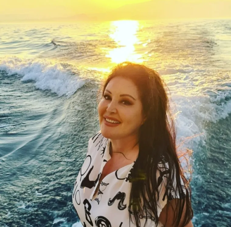 Vjenčali su se poslije mjesec dana. Dobili su sina Marka, a zatim i kćer Manuelu. Dragana uživa u ulozi supruge i majke, priznajući da nikada u životu nije bila sretnija i ostvarenija.