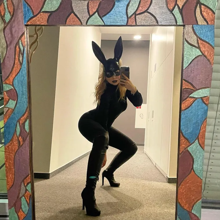 Naime, Petra nam je također priznala da je, dok je studirala, radila kao hostesa. Taj je posao za Petru kao izlazak vani. Kaže da posao nije naporan i ne traje dugo, tako da tijekom dana ima vremena za druge obaveze. Mladim curama koje tek kreću s tim poslom, Petra je poručila samo jedno... 