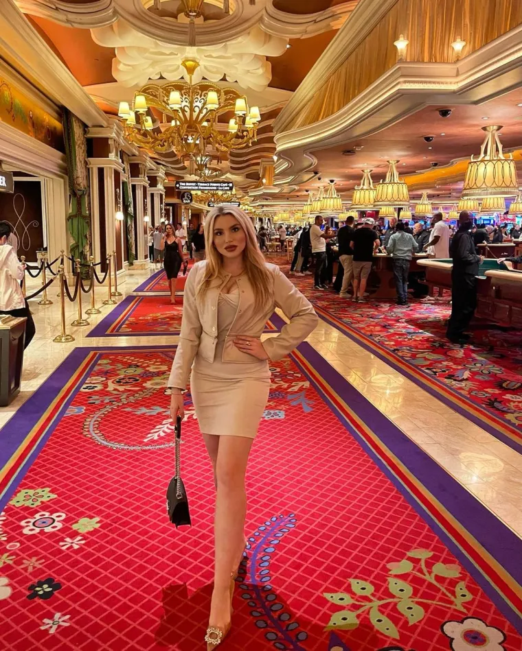 &quot;Društvene mreže su zadnja stvar koju pogledam prije nego što zaspim i prva stvar nakon što otvorim oči. Ne pijem, ne pušim, ne konzumiram droge, drugih poroka osim društvenih mreža nemam&quot;, istaknula je Petra, čiji ćete ljubavni put moći pratiti u novoj sezoni &quot;Braka na prvu&quot;...