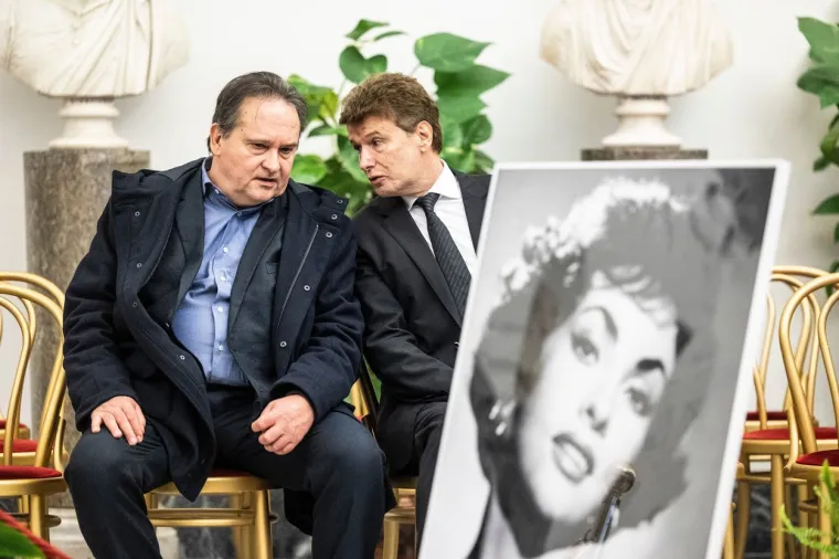 Legendarna Gina Lollobrigida ispraćena je na vječni počinak: Od 'najljepše žene svijeta' oprostile se tisuće ljudi