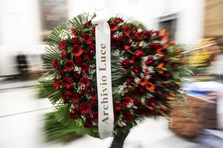 Legendarna Gina Lollobrigida ispraćena je na vječni počinak: Od 'najljepše žene svijeta' oprostile se tisuće ljudi