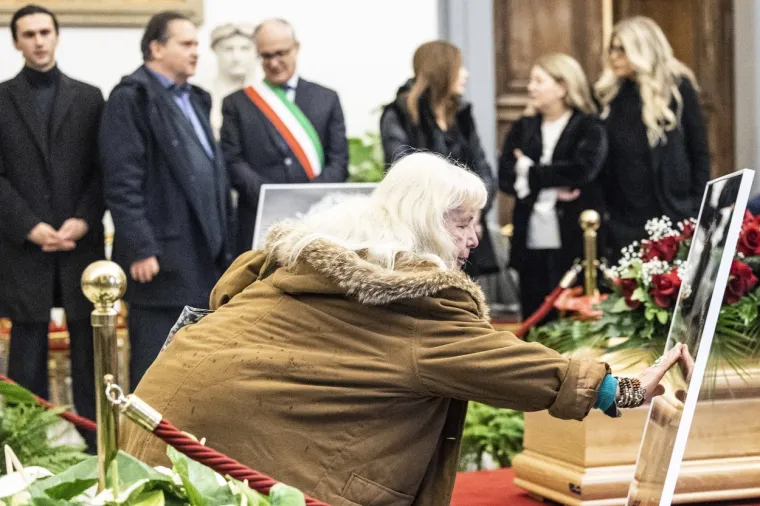 Legendarna Gina Lollobrigida ispraćena je na vječni počinak: Od 'najljep&scaron;e žene svijeta' oprostile se tisuće ljudi