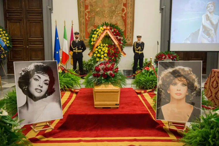 Legendarna Gina Lollobrigida ispraćena je na vječni počinak: Od 'najljep&scaron;e žene svijeta' oprostile se tisuće ljudi