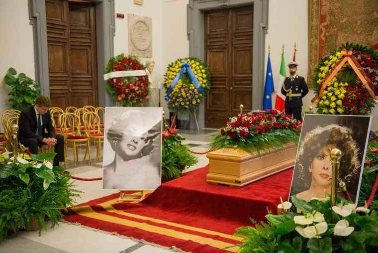 Legendarna Gina Lollobrigida ispraćena je na vječni počinak: Od 'najljep&scaron;e žene svijeta' oprostile se tisuće ljudi