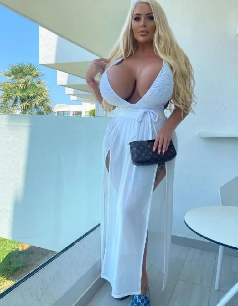 Ima &scaron;est kilograma samo u grudima, vidite li i vi detalj koji joj nabijaju na nos? 'Pa tako sam i tražila da bude'