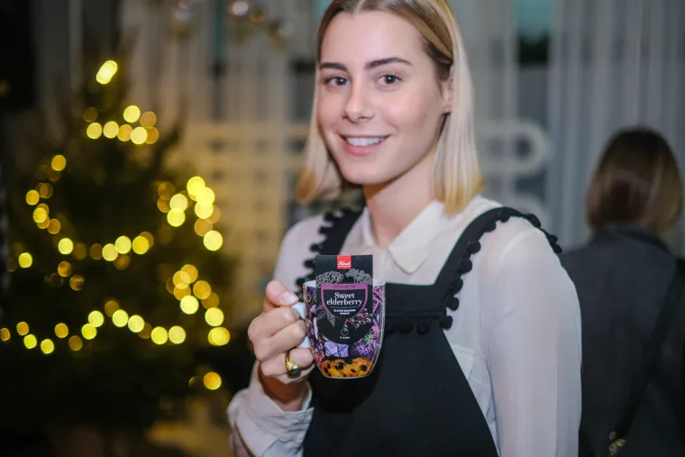 Nika Turković ponovno ljubi: Nakon prekida s Matijom Cvekom, uhvaćena je u zagrljaju poznatog Srbina!