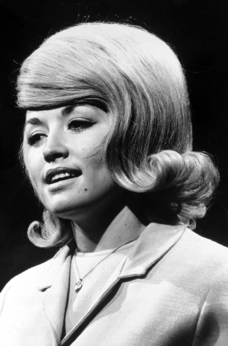 Za supruga Carla Deana udala se 1966. godine. Čitavu njenu karijeru on se nijednom nije pojavio s njom na nekoj premijeri i koncertu, ali su i dalje u braku i to otvorenom, kako je sama jednom otkrila. 