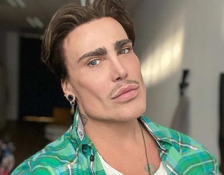&apos;Ne znam je li poznatiji bend ovog bubnjara ili ova bivša cura Matije Cveka&apos;, napisao je Neven ispod vijesti o vezi Nike i Zorana koju je Story podijelio na društvenoj mreži Facebook.
