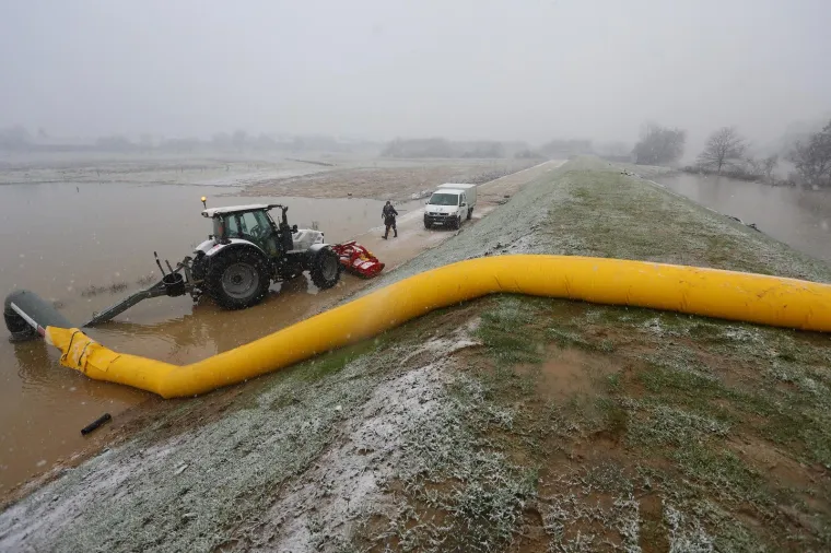 Vodostaj Korane dosegnuo 752 centimetra: Na snazi izvanredne mjere obrane od poplava