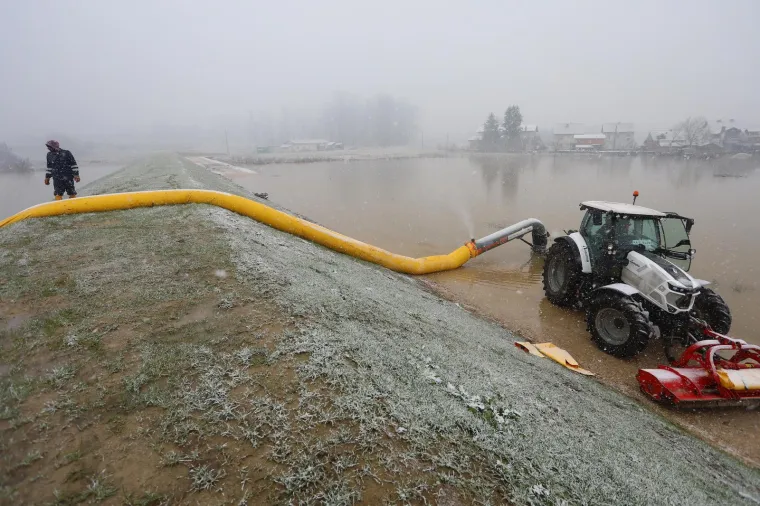 Vodostaj Korane dosegnuo 752 centimetra: Na snazi izvanredne mjere obrane od poplava