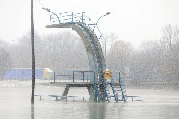 Vodostaj Korane dosegnuo 752 centimetra: Na snazi izvanredne mjere obrane od poplava