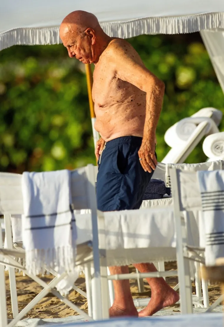 Murdoch i njegova četvrta supruga, bivši supermodel Jerry Hall, nisu dobili djecu tijekom šestogodišnjeg braka, koji su okončali prošle godine.

