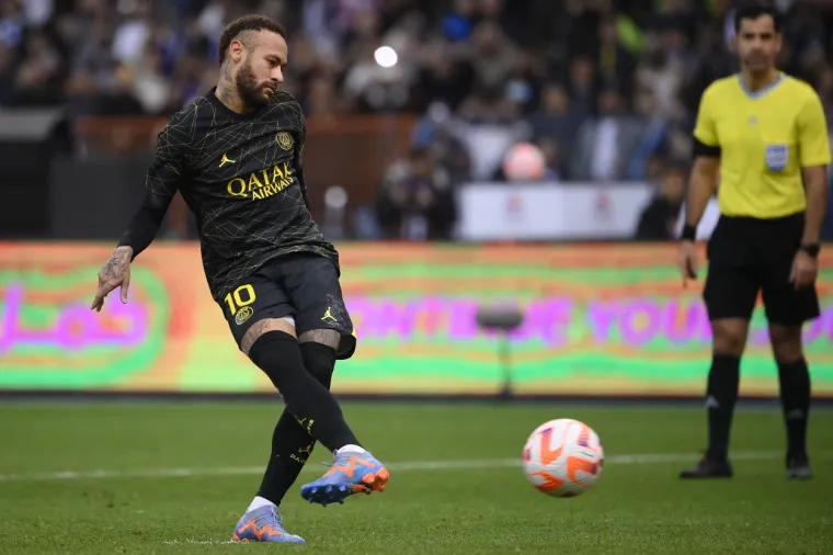 U trećom minuti sudačke nadoknade Neymar je imao priliku iz penala, no osramotio se i golman Al Owais mu je uhvatio loptu.