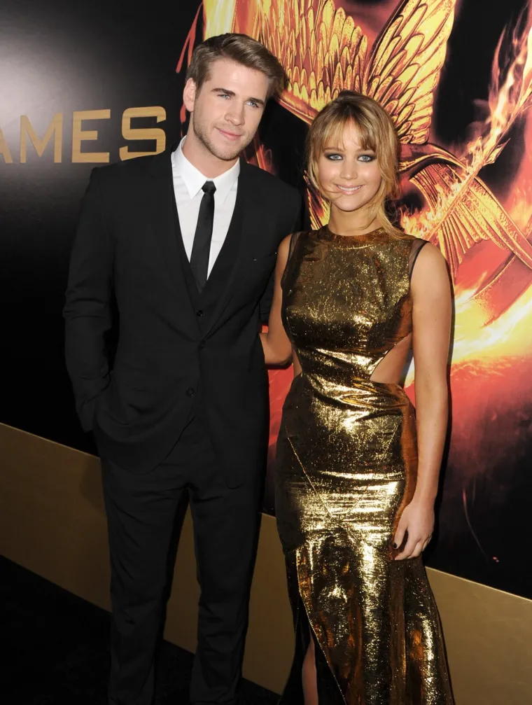 Miley u spotu nosi zlatnu haljinu kakvu je Jennifer nosila na premijeri spomenutog filma. Nagađa se da Cyrus nosi haljinu kao onu nalik Jenniferinoj zato što ju je Liam s tom glumicom prevario tijekom snimanja filma. Snimka sadrži i isječak članka u kojem je Jennifer svojedobno potvrdila njihovu romansu. Kako piše Vanity Fair, glumica je gostovala u emisiji &apos;Watch What Happens Live with Andy Cohen&apos; te rekla da se poljubila s Liamom. 