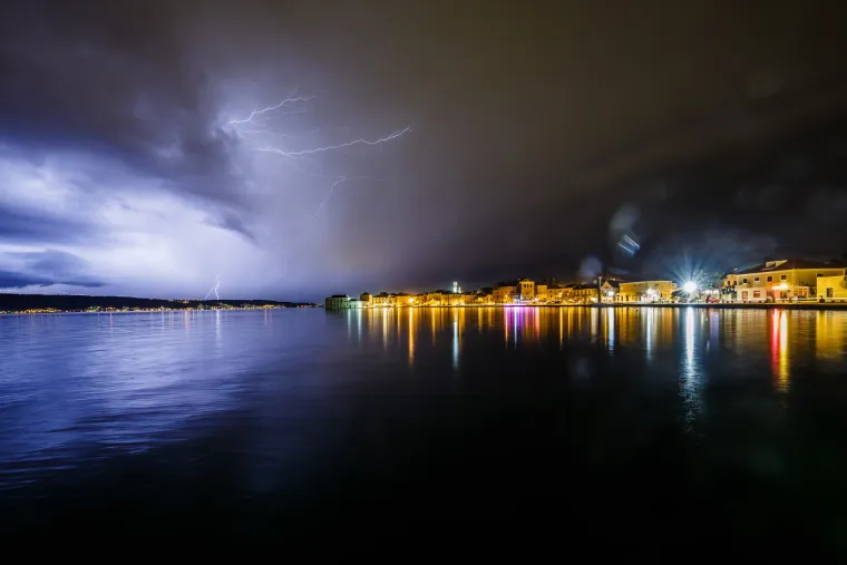 Pogledajte spektakularne fotografije grmljavinskog nevremena koje je zahvatilo Dalmaciju u četvrtak