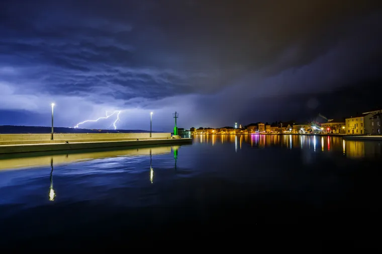 Pogledajte spektakularne fotografije grmljavinskog nevremena koje je zahvatilo Dalmaciju u četvrtak