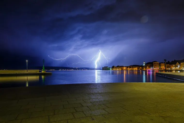 Pogledajte spektakularne fotografije grmljavinskog nevremena koje je zahvatilo Dalmaciju u četvrtak