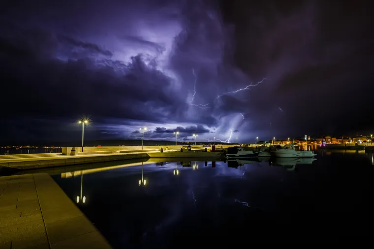 Pogledajte spektakularne fotografije grmljavinskog nevremena koje je zahvatilo Dalmaciju u četvrtak