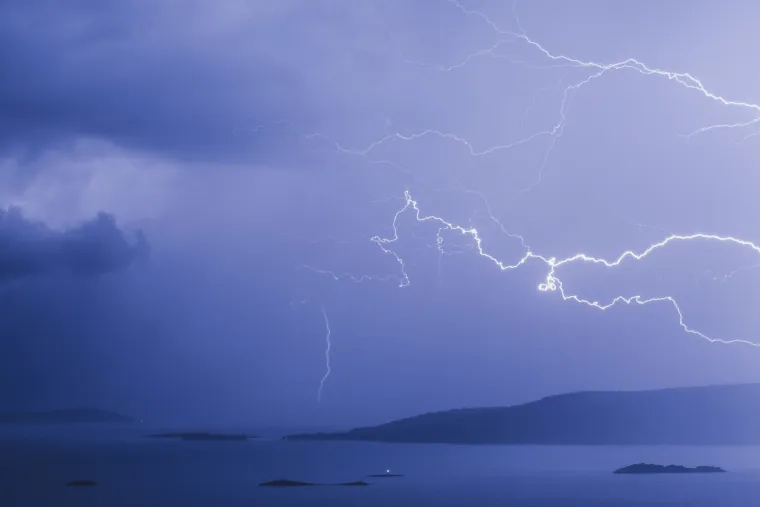 Pogledajte spektakularne fotografije grmljavinskog nevremena koje je zahvatilo Dalmaciju u četvrtak