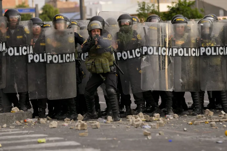 Na ulicama Lime 12 tisuća policajaca! Traže ostavku predsjednice: 'Znamo da žele zauzeti grad'