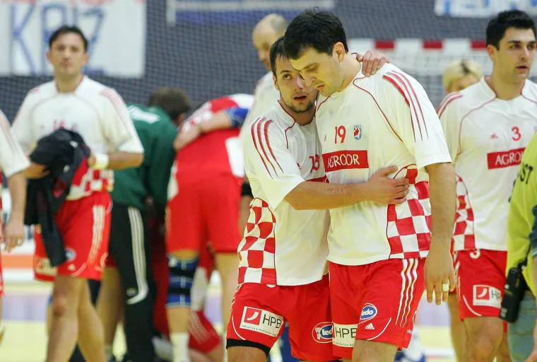 Vremeplov: Pogledajte kako su nekad izgledali i kakve su frizure nosili neponovljivi Balić i ekipa; Takvi se vi&scaron;e ne rađaju