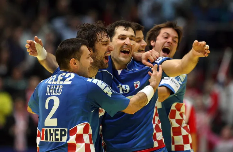 Vremeplov: Pogledajte kako su nekad izgledali i kakve su frizure nosili neponovljivi Balić i ekipa; Takvi se vi&scaron;e ne rađaju