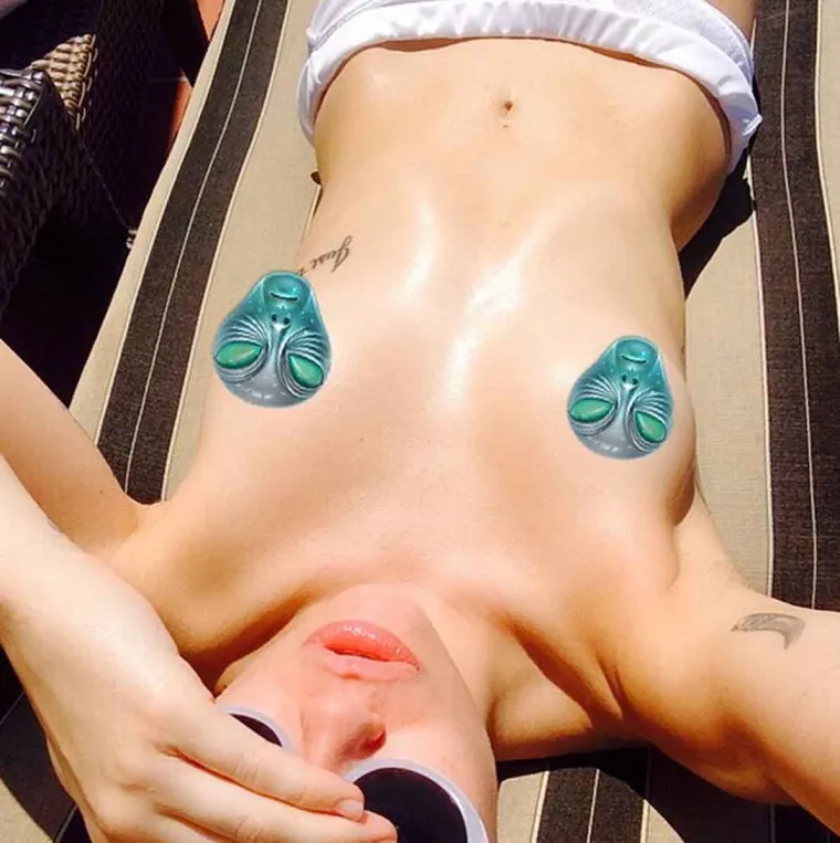 Omiljena divljaku&scaron;a obožava biti goli&scaron;ava: Iskopali smo za vas 30 njenih najhot fotografija