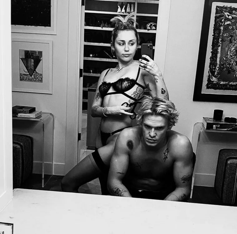 Omiljena divljaku&scaron;a obožava biti goli&scaron;ava: Iskopali smo za vas 30 njenih najhot fotografija