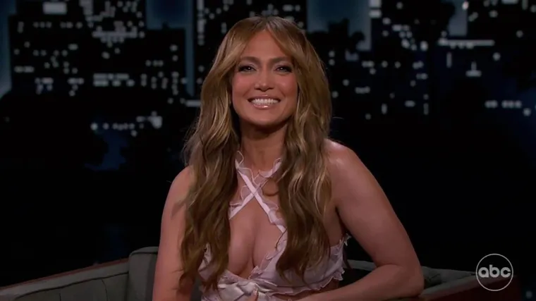J.Lo u opako vrućoj kombinaciji došetala u šou: Dolje je bila skroz pristojna, a gore... Hm, prosudite sami!