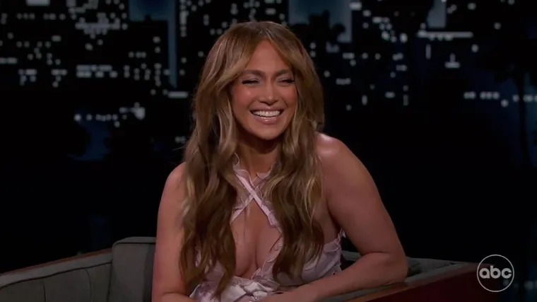 J.Lo u opako vrućoj kombinaciji do&scaron;etala u &scaron;ou: Dolje je bila skroz pristojna, a gore... Hm, prosudite sami!