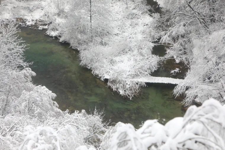 Još uvijek ne znate gdje ćete za vikend? Uz ovu idilu, dobit ćete ideju. Plitvice izgledaju očaravajuće pod snijegom