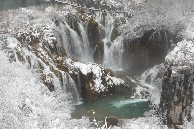 Još uvijek ne znate gdje ćete za vikend? Uz ovu idilu, dobit ćete ideju. Plitvice izgledaju očaravajuće pod snijegom
