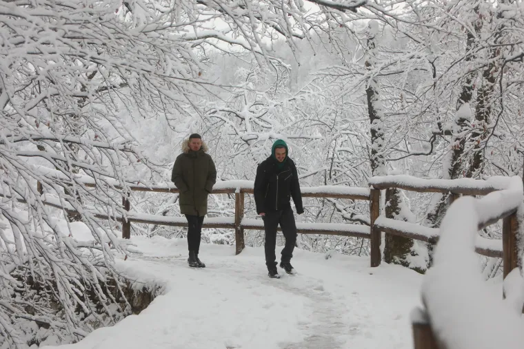 Jo&scaron; uvijek ne znate gdje ćete za vikend? Uz ovu idilu, dobit ćete ideju. Plitvice izgledaju očaravajuće pod snijegom