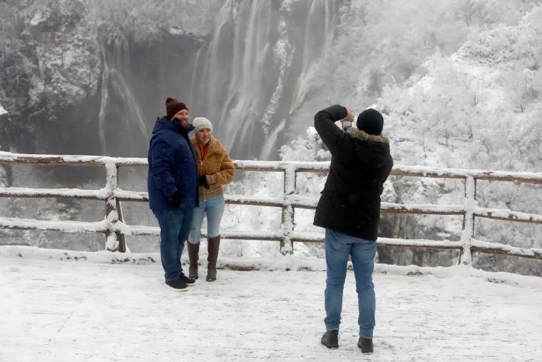 Jo&scaron; uvijek ne znate gdje ćete za vikend? Uz ovu idilu, dobit ćete ideju. Plitvice izgledaju očaravajuće pod snijegom