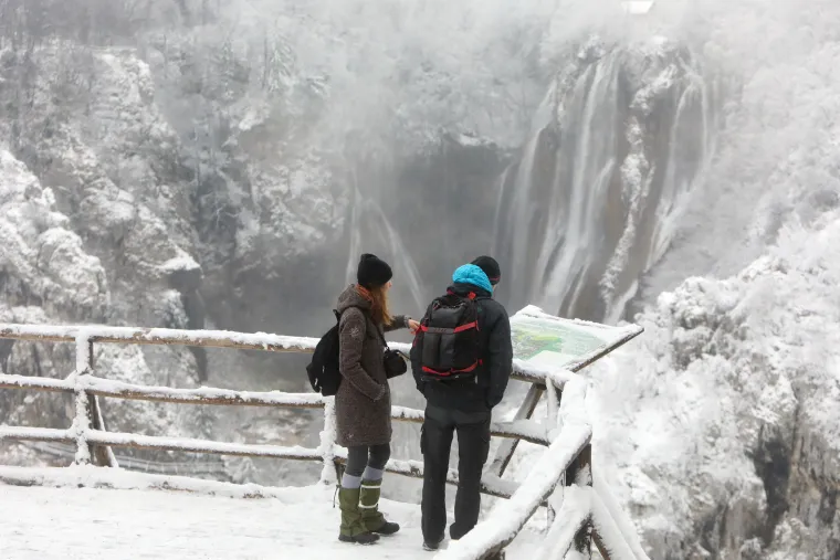 Jo&scaron; uvijek ne znate gdje ćete za vikend? Uz ovu idilu, dobit ćete ideju. Plitvice izgledaju očaravajuće pod snijegom