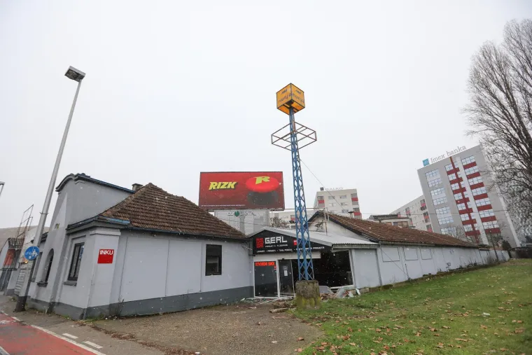 Misteriozni vozač autom rasturio poslovni prostor u Zagrebu, pa netragom nestao: Da stvar bude gora, nijedna ga kamera nije snimila