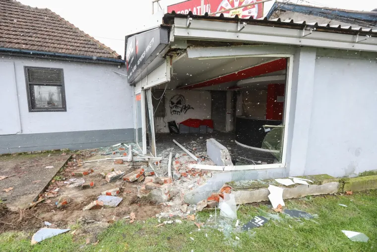 Misteriozni vozač autom rasturio poslovni prostor u Zagrebu, pa netragom nestao: Da stvar bude gora, nijedna ga kamera nije snimila