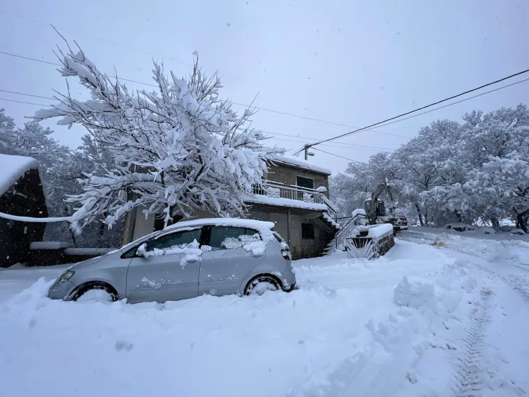 Dalmacija pod snijegom: Ovako danas izgleda Makarska rivijera i Zagvozd
