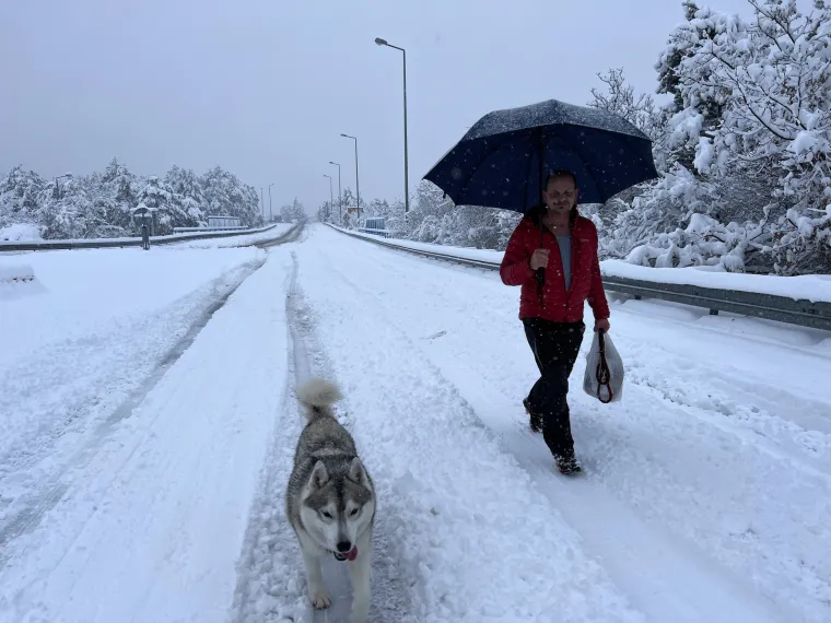 Dalmacija pod snijegom: Ovako danas izgleda Makarska rivijera i Zagvozd