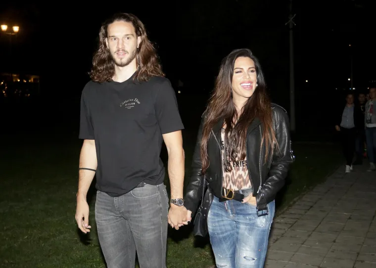 Pogledajte fotografije srpske pjevačice koju je navodno zaveo mladi hrvatski tenisač Borna Ćorić