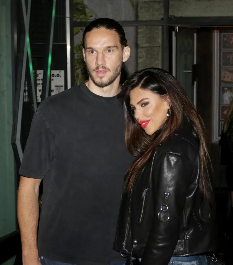 Pogledajte fotografije srpske pjevačice koju je navodno zaveo mladi hrvatski tenisač Borna Ćorić