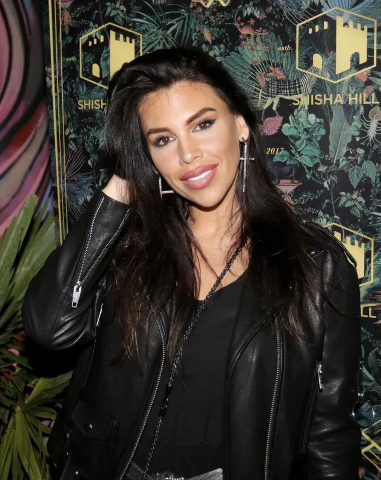 Pogledajte fotografije srpske pjevačice koju je navodno zaveo mladi hrvatski tenisač Borna Ćorić