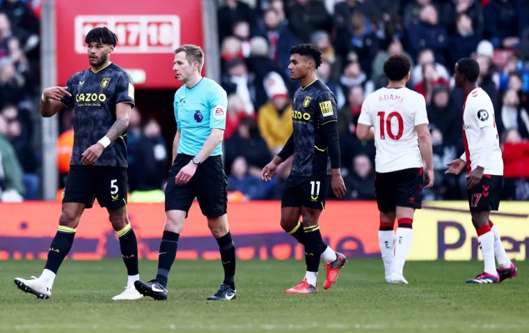 Utakmica Southamptona prekinuta nakon &scaron;to je iznad stadiona uočen dron: Sudac odmah poslao igrače u svlačionicu