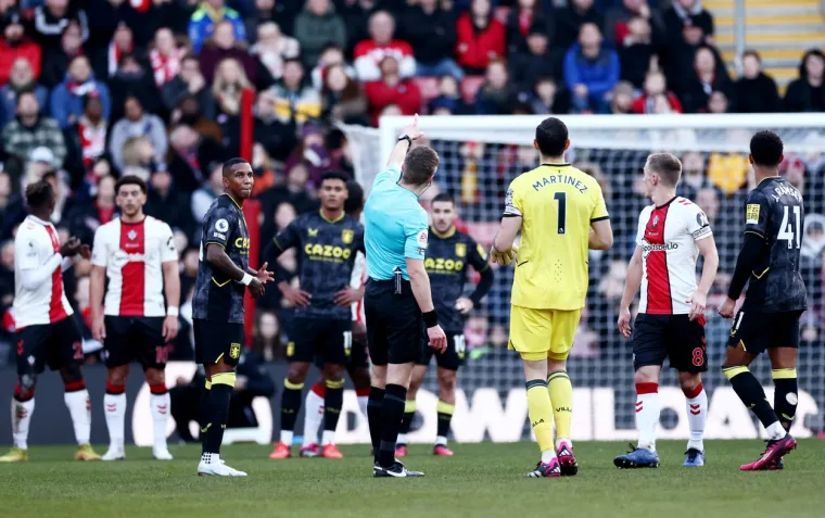 Utakmica Southamptona prekinuta nakon &scaron;to je iznad stadiona uočen dron: Sudac odmah poslao igrače u svlačionicu