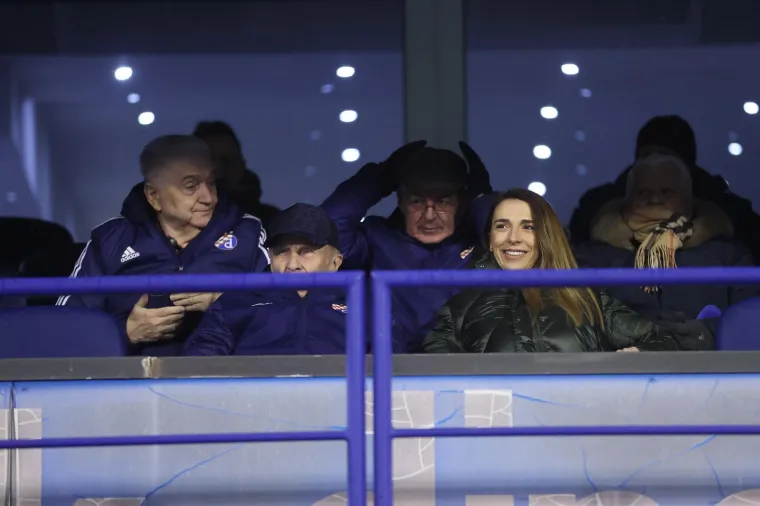 Zdravko Mamić se u četvrtak zapitao: 'Gdje je ona, za&scaron;to &scaron;uti?' Danas osvanula u loži Maksimira u dru&scaron;tvu Mirka Bari&scaron;ića