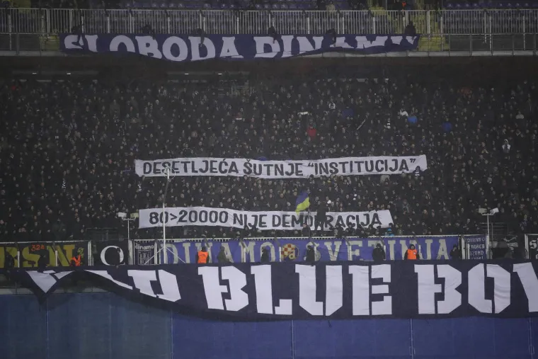 Zdravko Mamić se u četvrtak zapitao: 'Gdje je ona, za&scaron;to &scaron;uti?' Danas osvanula u loži Maksimira u dru&scaron;tvu Mirka Bari&scaron;ića