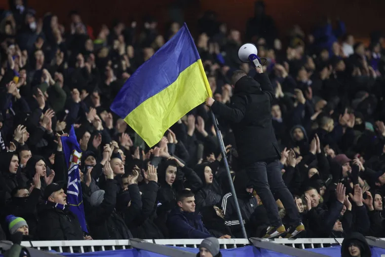 Zdravko Mamić se u četvrtak zapitao: 'Gdje je ona, za&scaron;to &scaron;uti?' Danas osvanula u loži Maksimira u dru&scaron;tvu Mirka Bari&scaron;ića