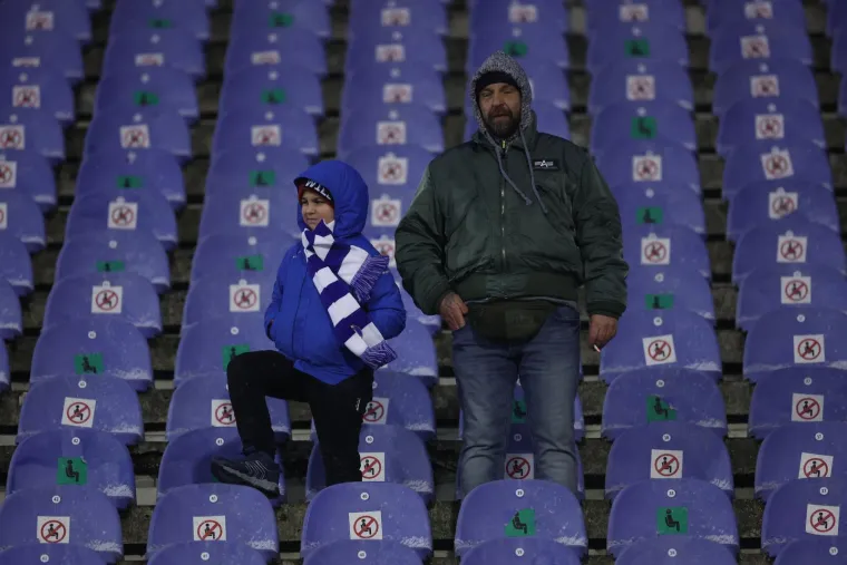 Zdravko Mamić se u četvrtak zapitao: 'Gdje je ona, za&scaron;to &scaron;uti?' Danas osvanula u loži Maksimira u dru&scaron;tvu Mirka Bari&scaron;ića