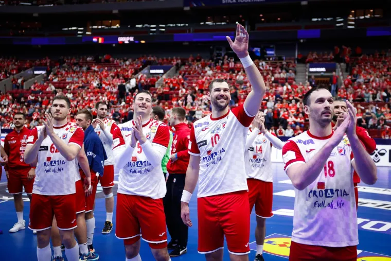 Hrvatski navijači opet odu&scaron;evili u Malm&ouml;u: Za oko nam je posebno zapela misteriozna plavu&scaron;a